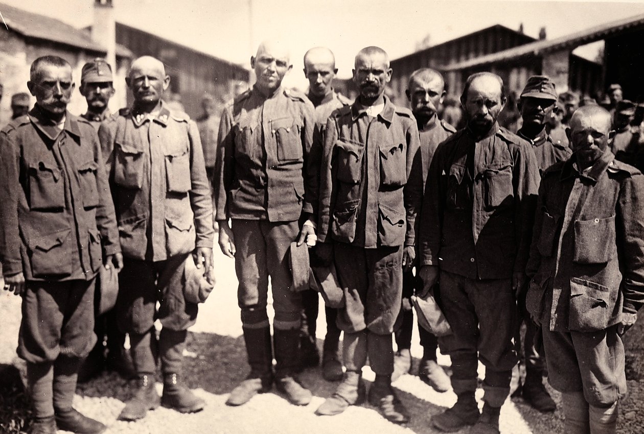 Prisioneros austriacos en Bagnaria Arsa, Udine, Italia, 04/1916 (foto b/n) de Ugo Ojetti