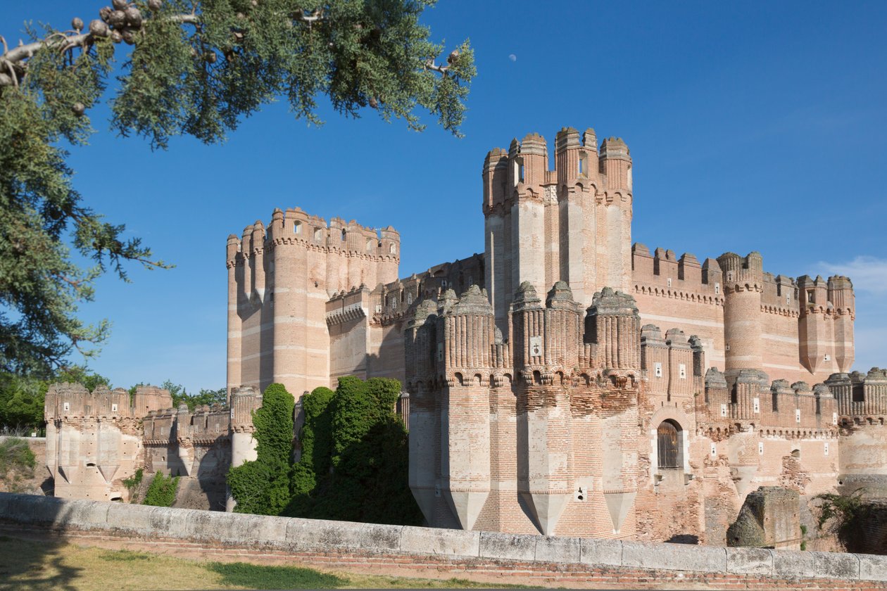 Coca, provincia de Segovia, España. Castillo de Coca. Importante ejemplo de arquitectura militar mudéjar. de Unbekannt Unbekannt