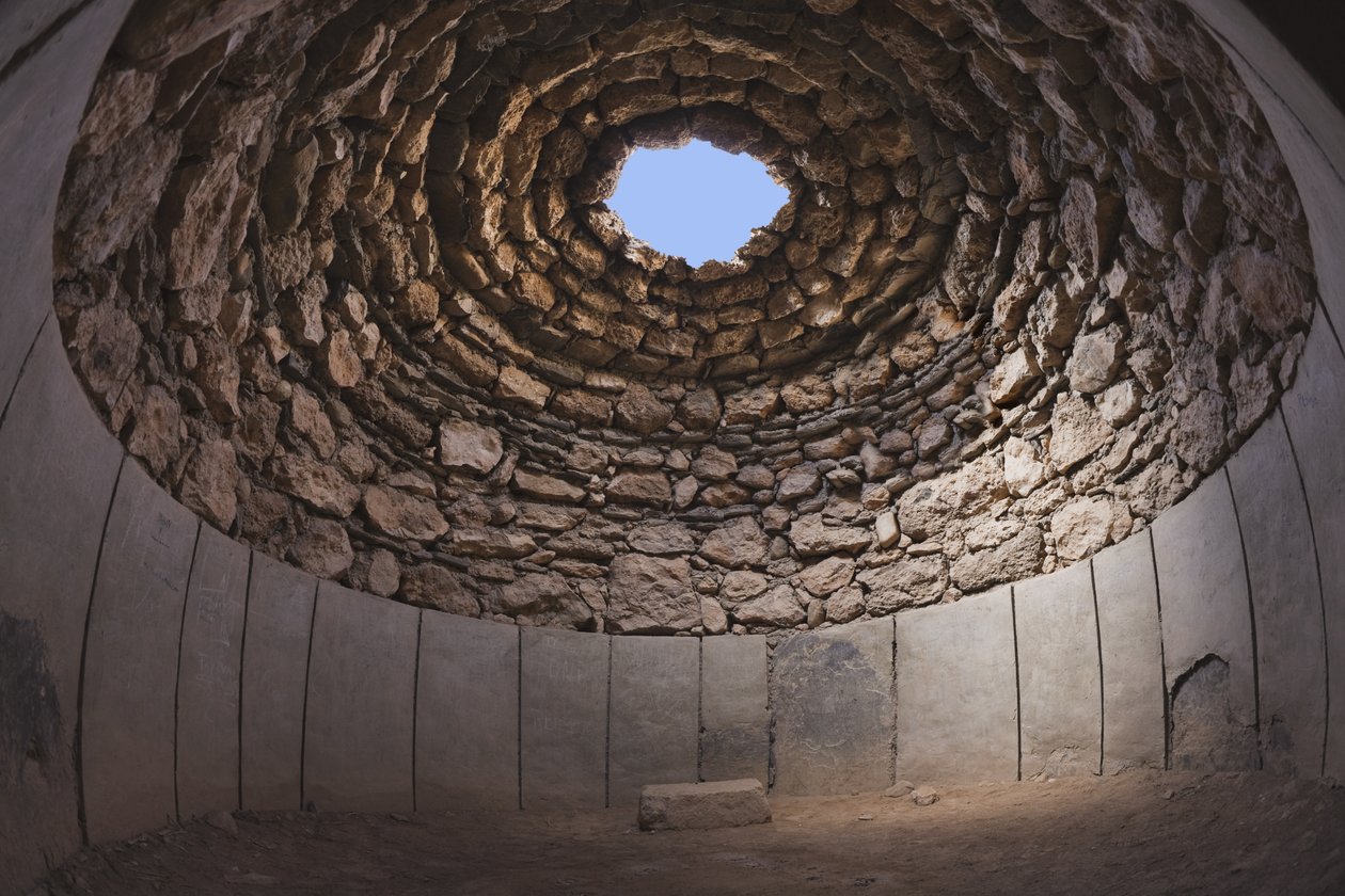 Interior de tumba circular reconstruida en el área de la Necrópolis, Los Millares, cerca de Santa Fe Mondujar de Unbekannt Unbekannt