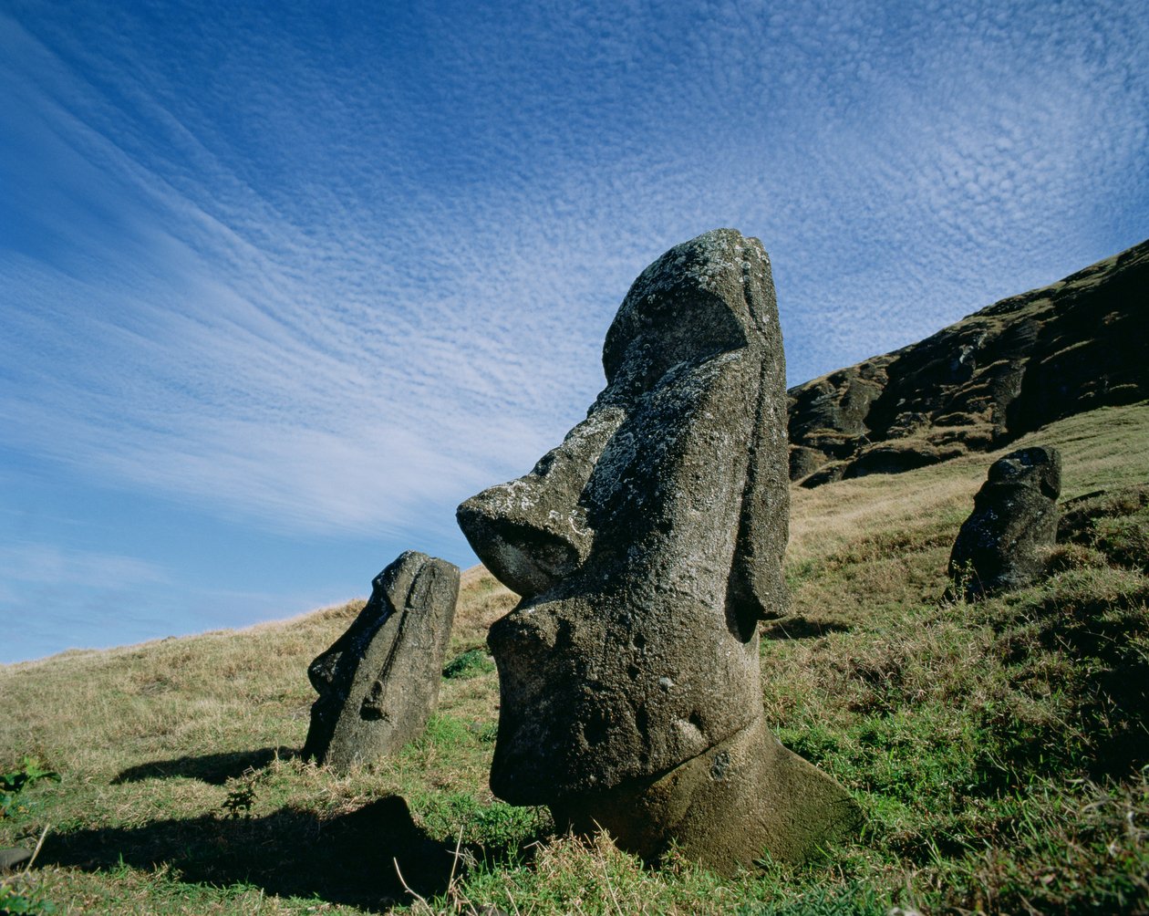 Estatuas monolíticas en la cantera de Rano Raraku, c.1000-1600 de Unbekannt Unbekannt