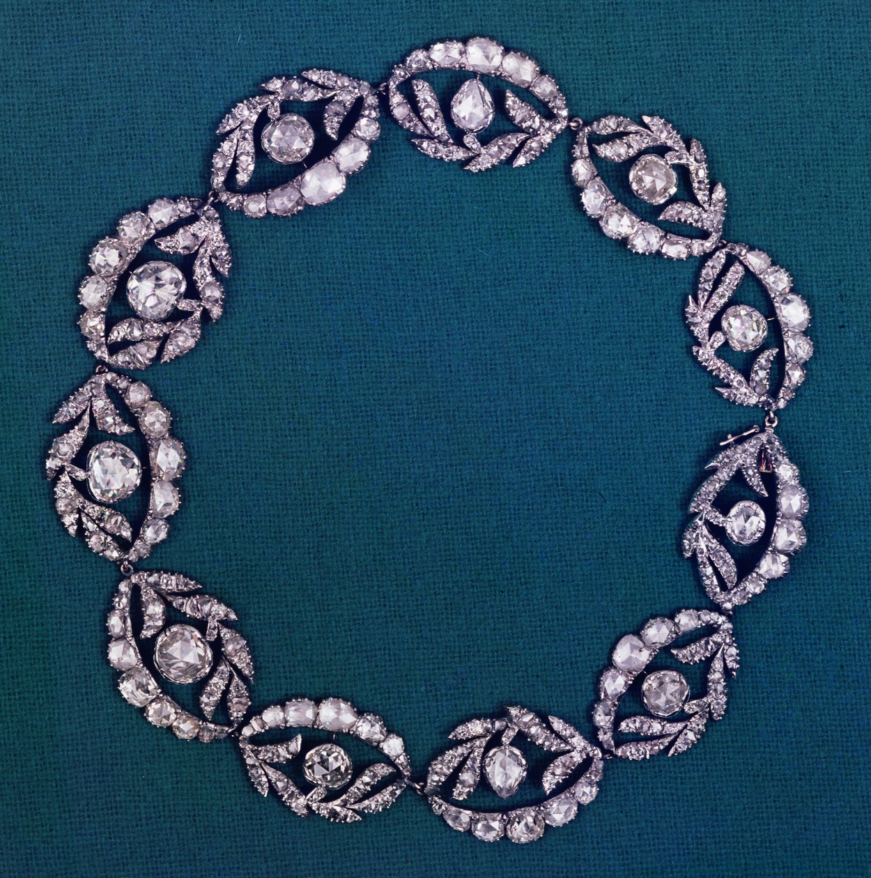 Collar con motivo de flor y hoja estilizada, c.1760 diamante de Unbekannt Unbekannt