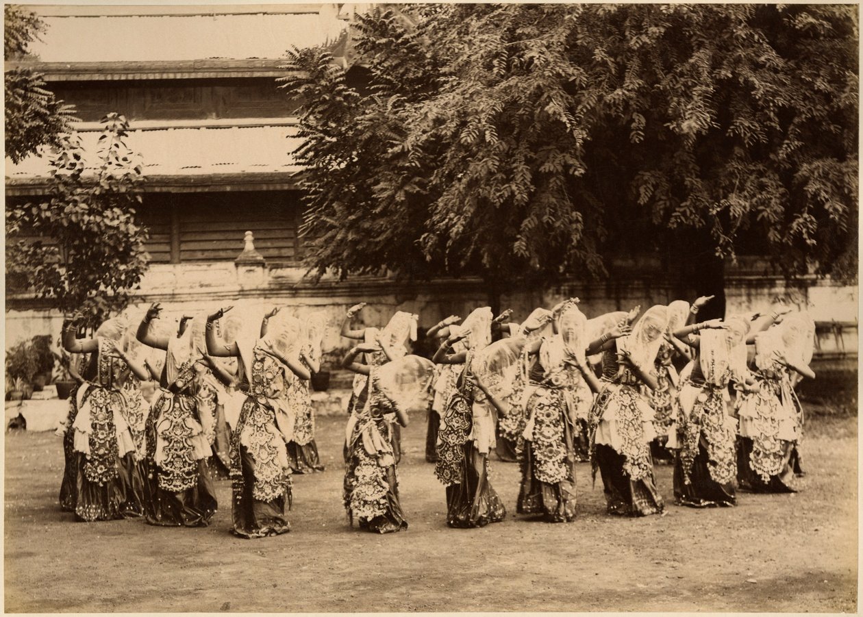 Bailarinas veladas en Mandalay, Birmania, finales del siglo XIX de Unbekannt Unbekannt