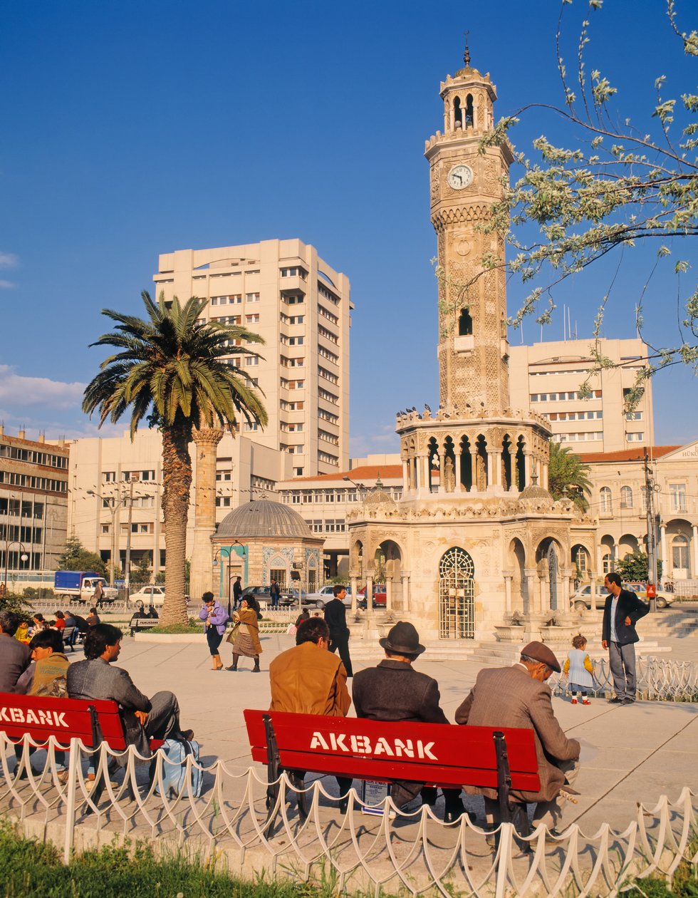 Vista de la Plaza Konak mostrando la Torre del Reloj de Unbekannt Unbekannt