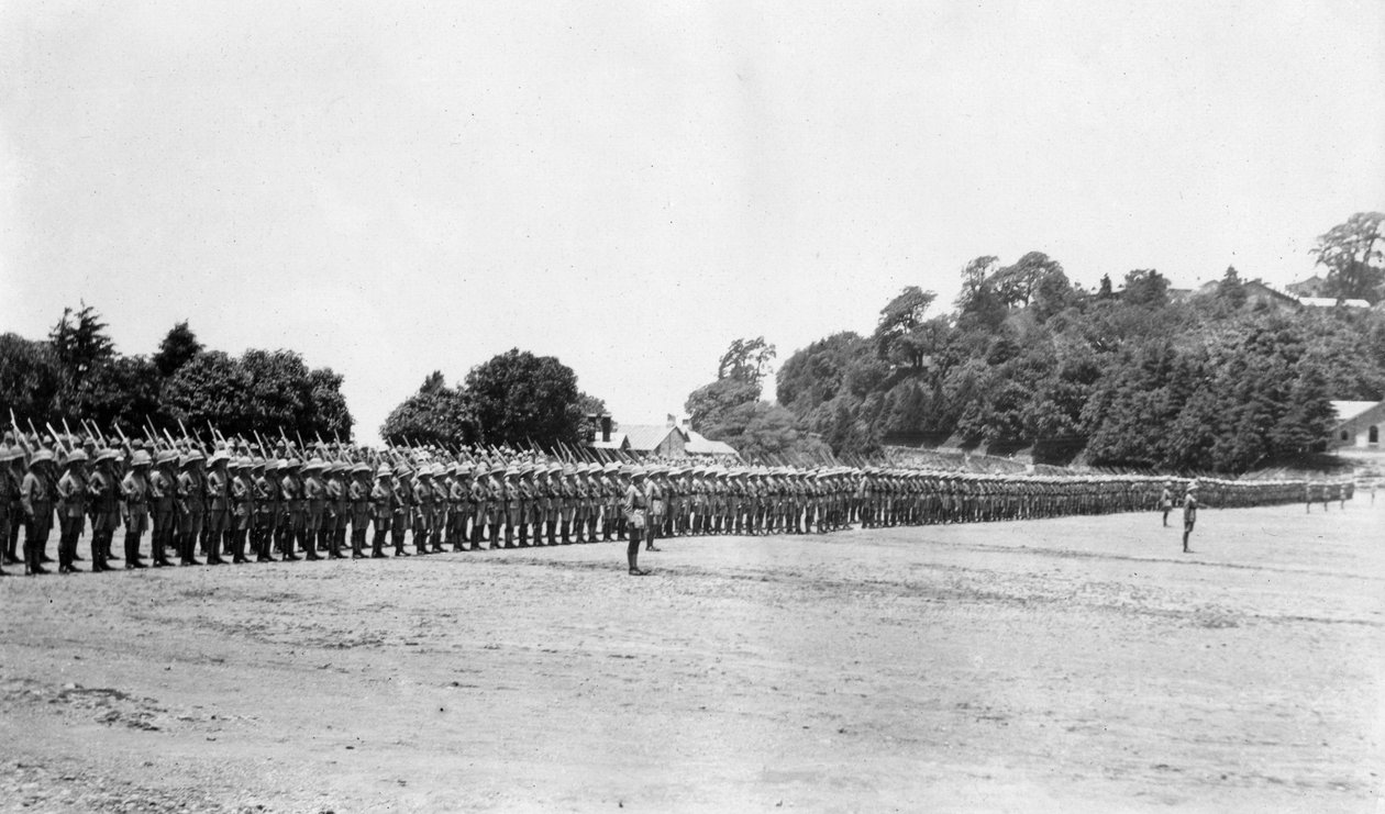 5º Batallón del Regimiento de East Surrey en desfile, Chakrata, 1917 de Unbekannt