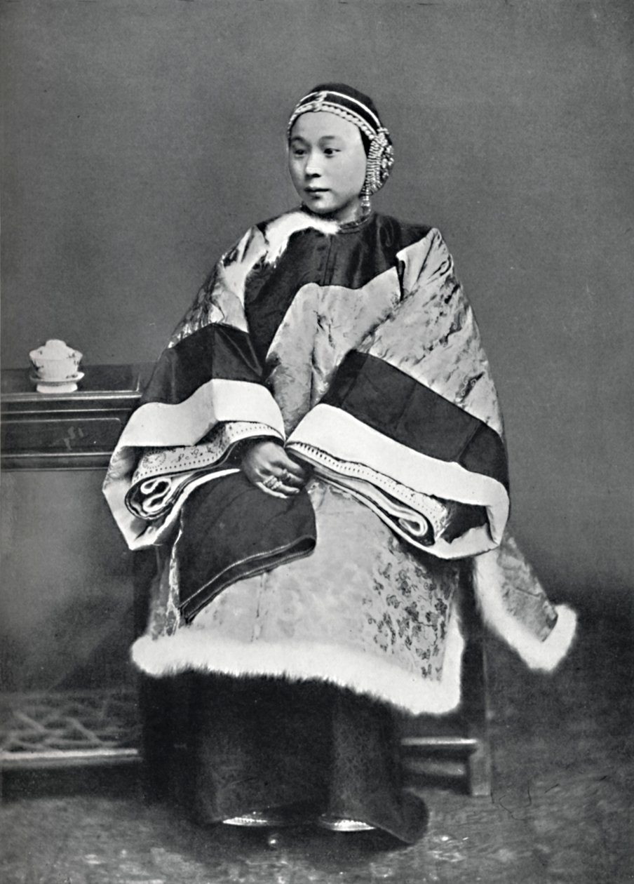 Una dama china de alto rango con traje completo, 1902 de Unbekannt