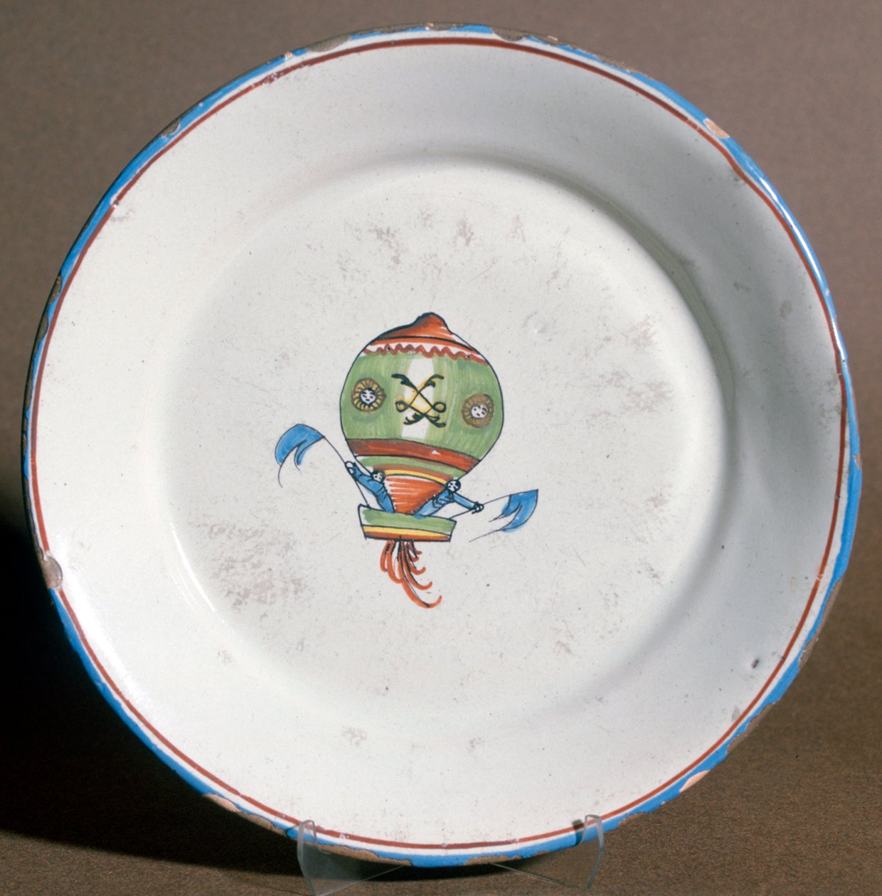 Un plato de loza francesa con aeronautas con banderas, 1785 de Unbekannt
