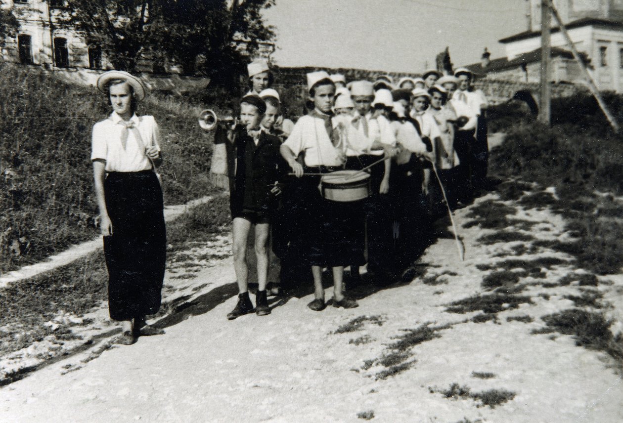 Una unidad de pioneros en el Campamento de Pioneros de Toda la Unión Artek, Gurzuf, Crimea, URSS, años 1930 de Unbekannt