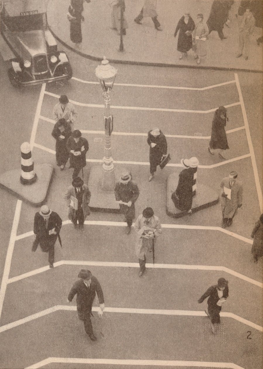Un carril de seguridad frente a la estación de Charing Cross, c. 1934, 1935 de Unbekannt