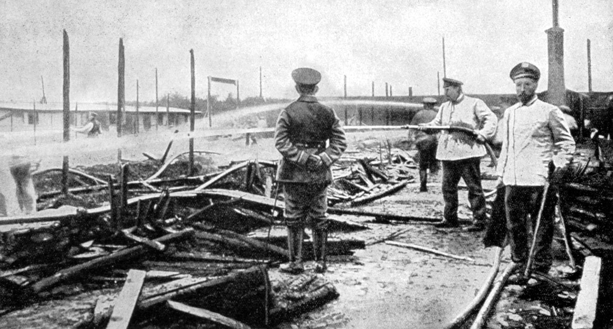 Un campo de prisioneros dañado por el fuego en Alemania, Primera Guerra Mundial de Unbekannt