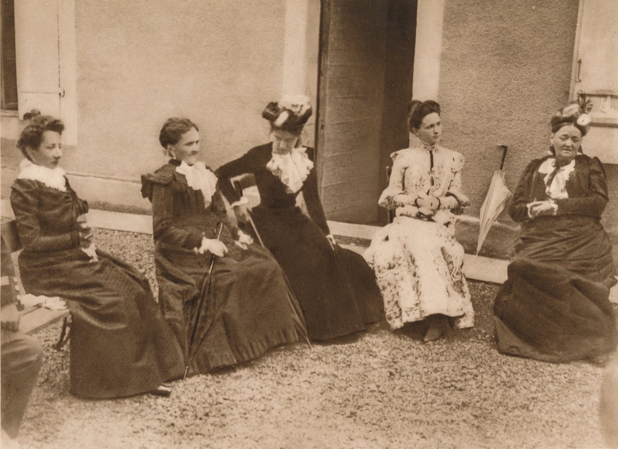 Un grupo de mujeres hablando, 1937 de Unbekannt
