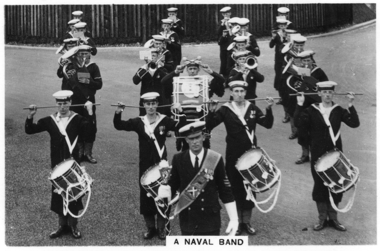 Una banda naval del establecimiento en tierra HMS Vernon en Portsmouth, 1937 de Unbekannt