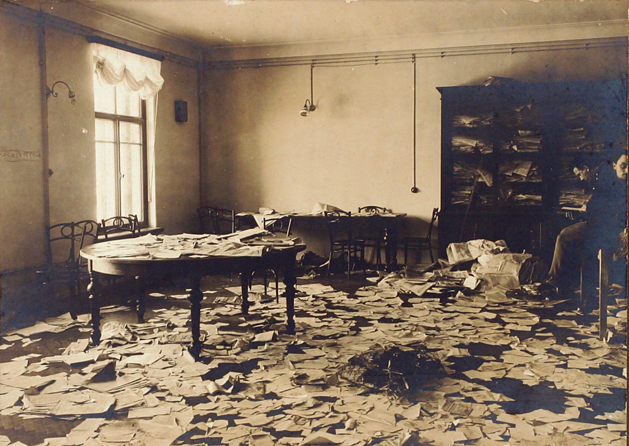 Una habitación después de una búsqueda, Rusia, principios del siglo XX de Unbekannt