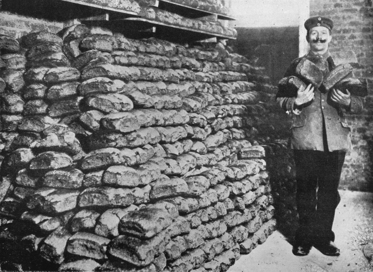 Un almacén de pan de guerra para las tropas alemanas, 1915 de Unbekannt