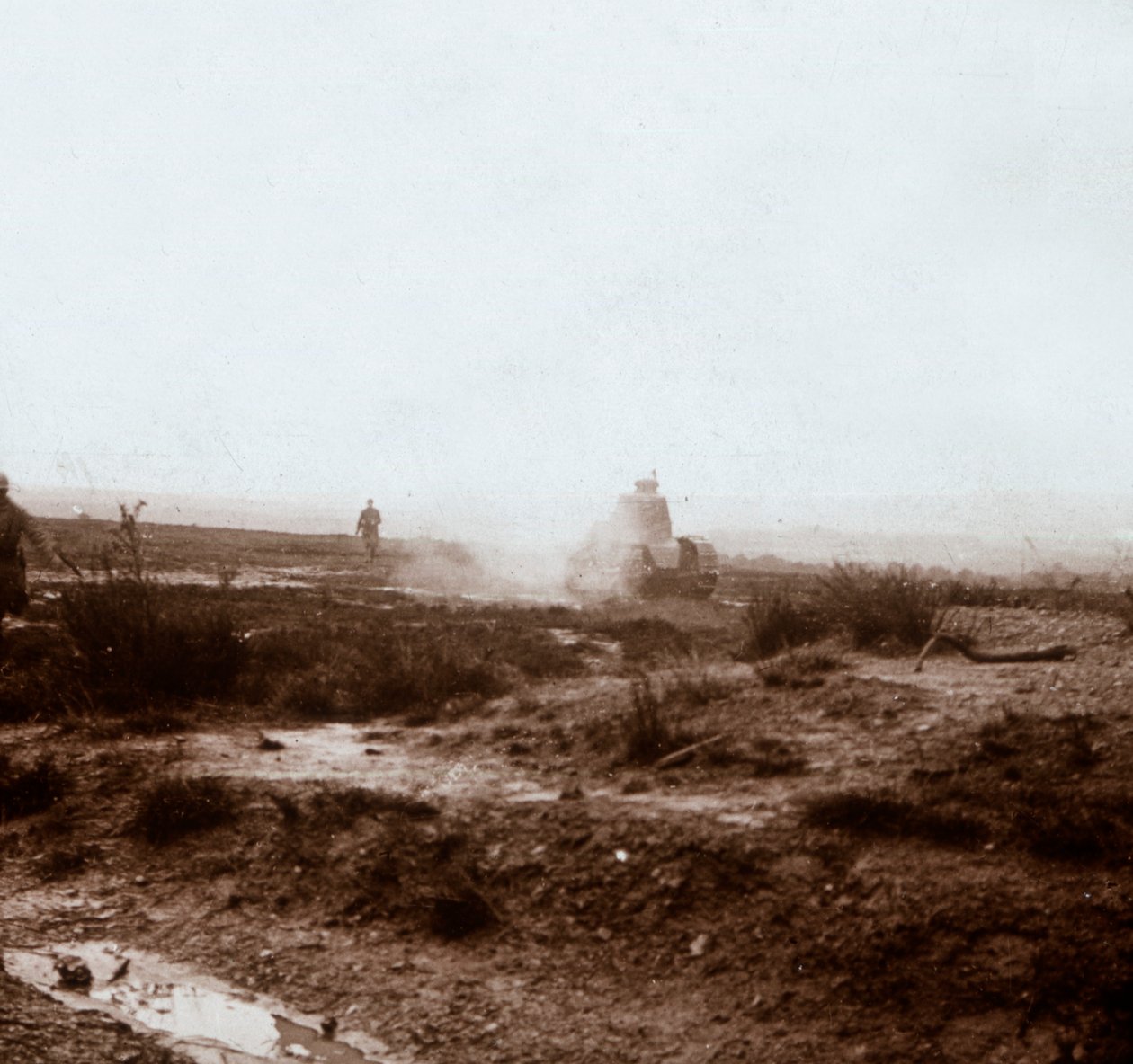 Avanzando con tanques, c1914-c1918 de Unbekannt