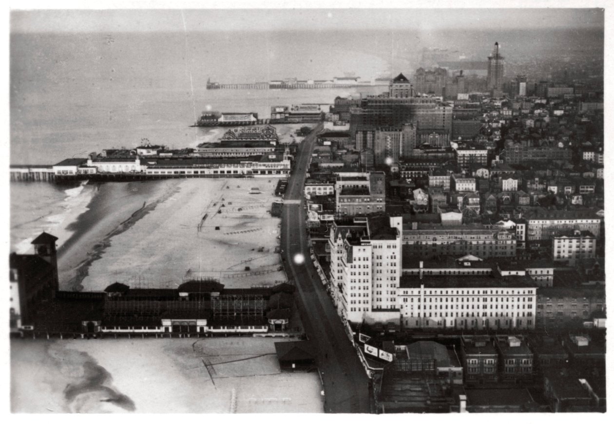 Vista aérea de Atlantic City, Nueva Jersey, EE.UU., desde un Zeppelin, 1930-1933 de Unbekannt