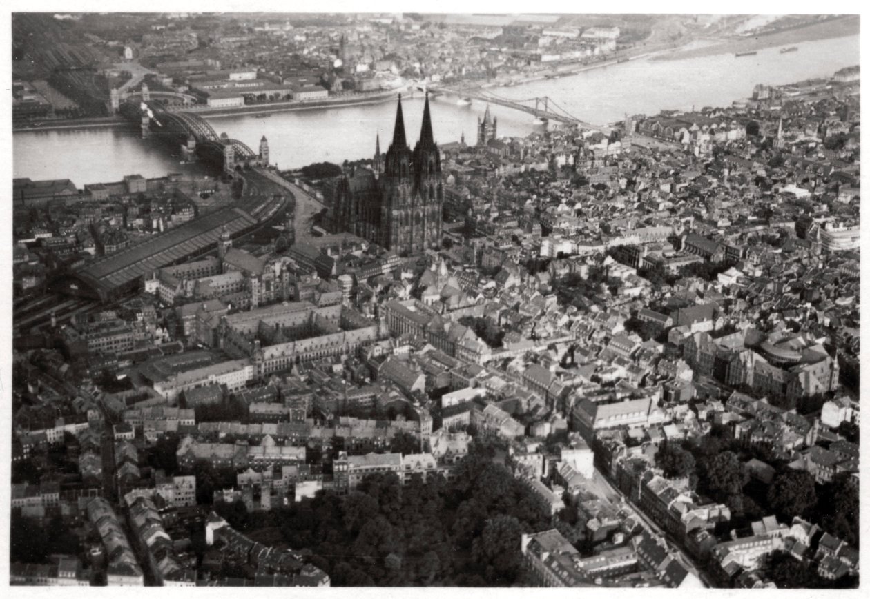 Vista aérea de Colonia, Renania del Norte-Westfalia, Alemania, desde un Zeppelin, c1931 1933 de Unbekannt