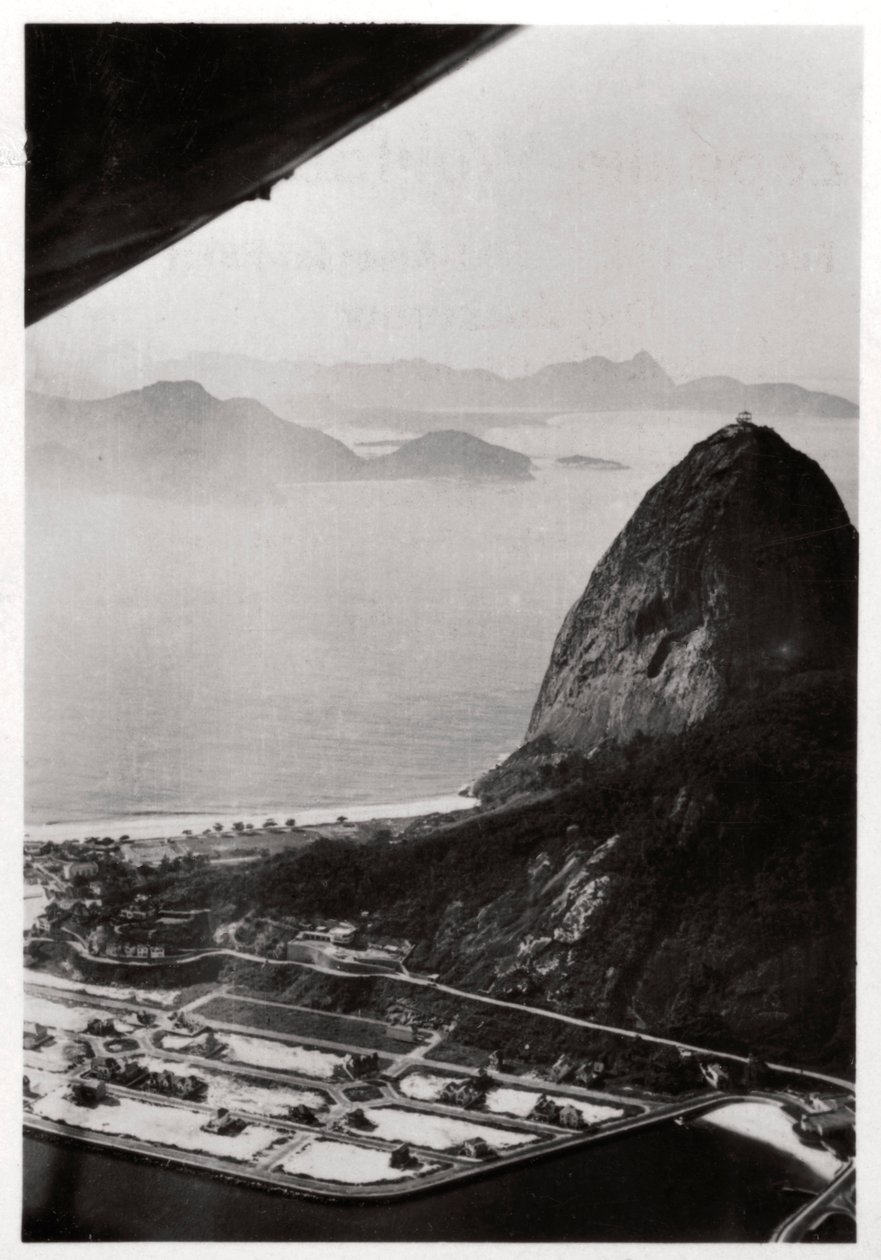 Vista aérea del Pan de Azúcar, Río de Janeiro, Brasil, desde un Zeppelin de Unbekannt