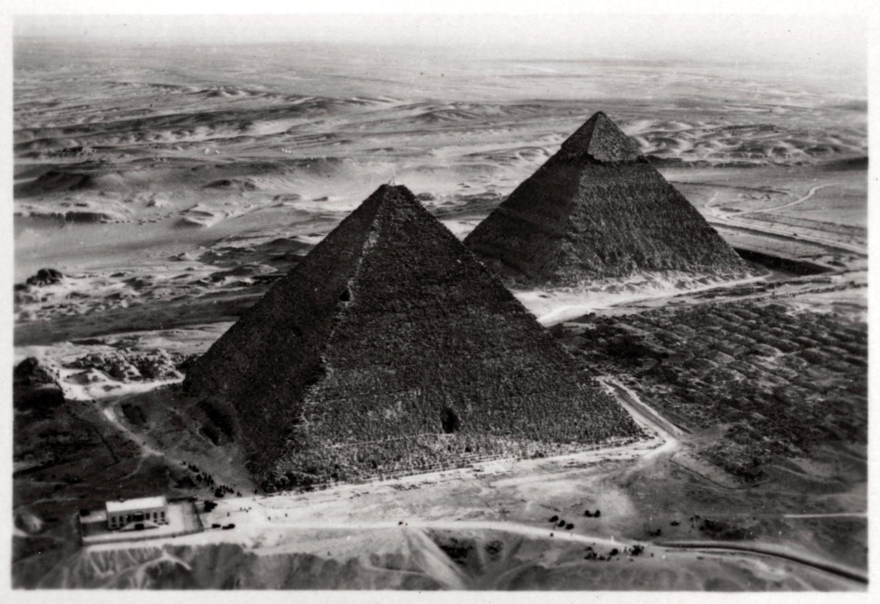 Vista aérea de las Pirámides de Giza, Egipto, desde un Zeppelin de Unbekannt