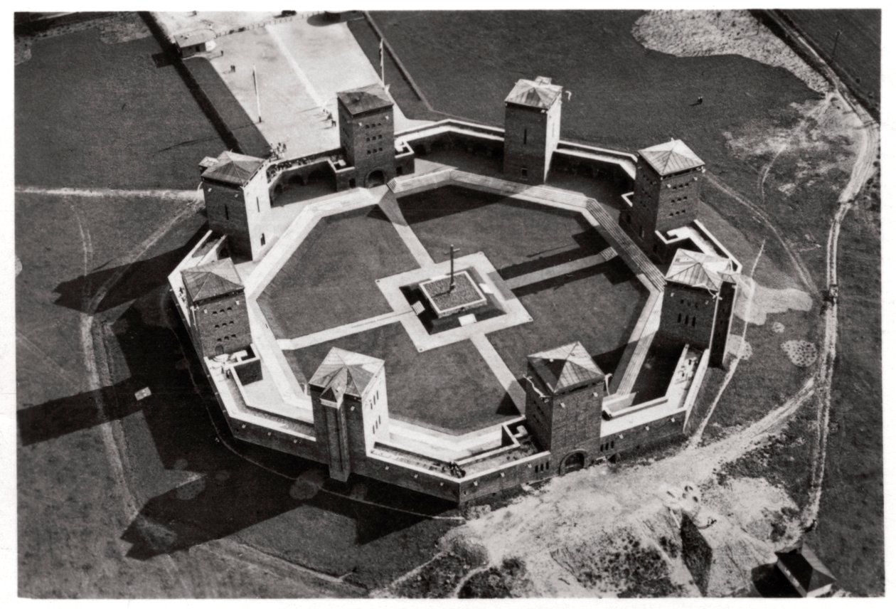 Vista aérea del Memorial de Tannenberg, cerca de Olsztynek, Polonia, desde un Zeppelin, c1931 1933 de Unbekannt
