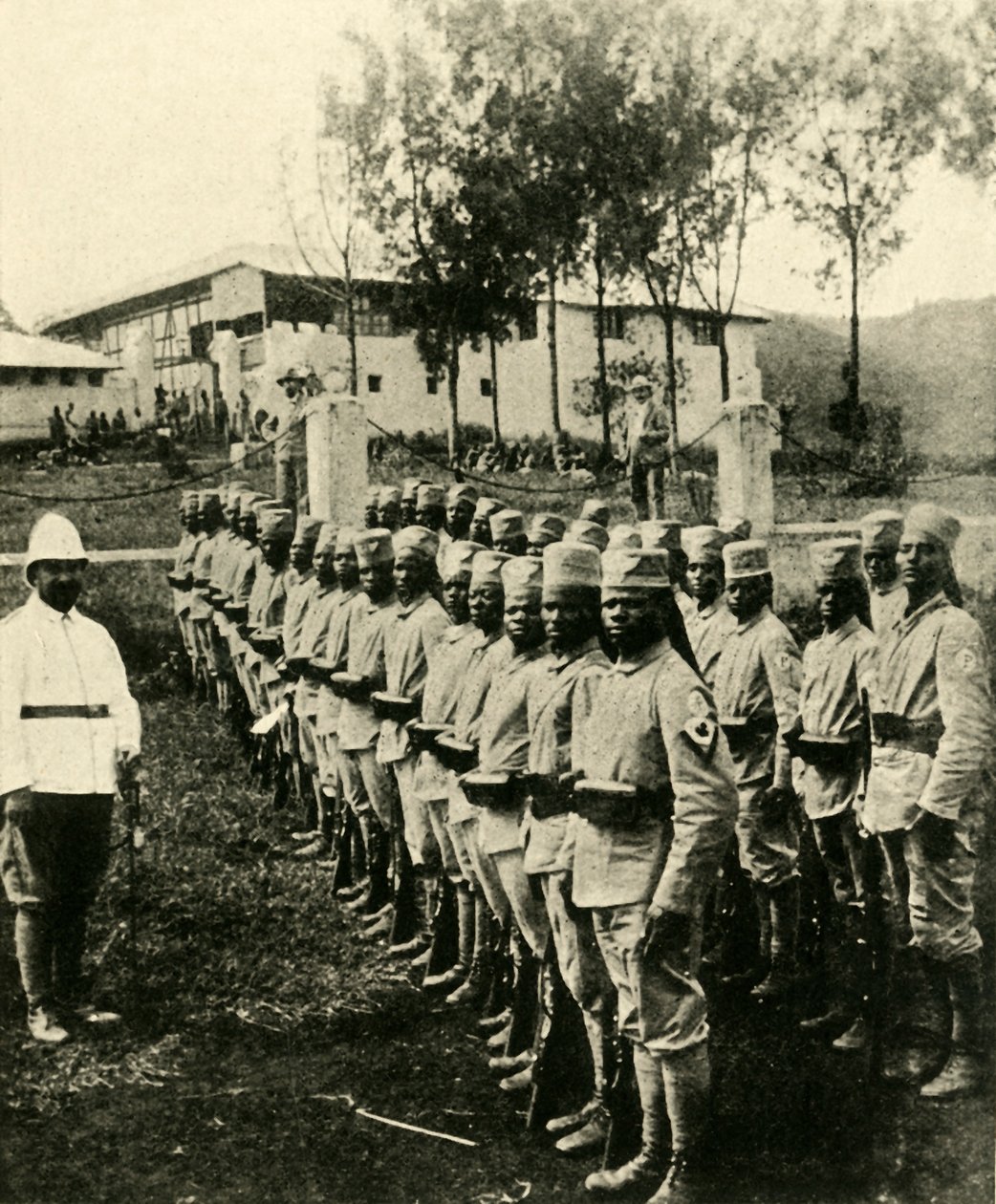 Soldados africanos luchando por Alemania, Primera Guerra Mundial, 1914, c1920 de Unbekannt