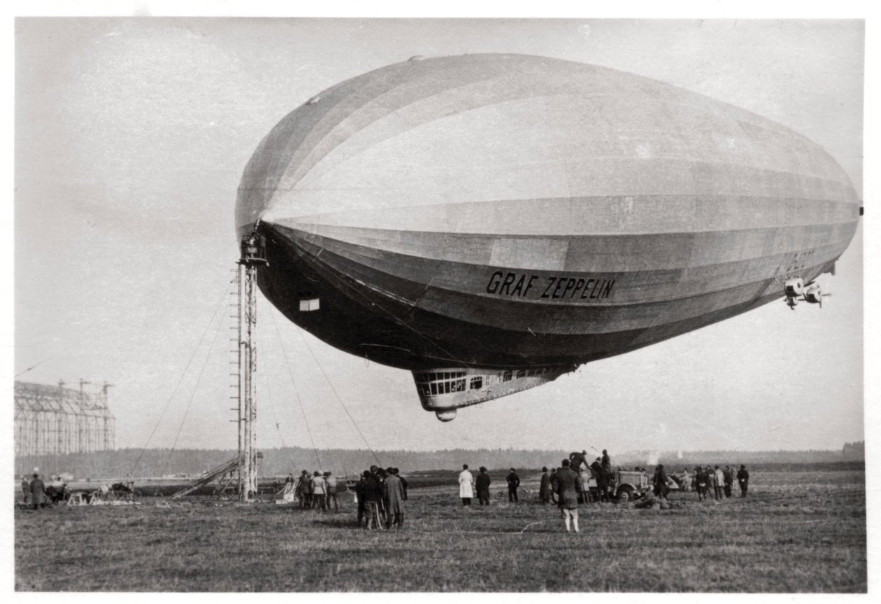 Dirigible LZ127 Graf Zeppelin amarrado en Loewental, Alemania, 1933 de Unbekannt