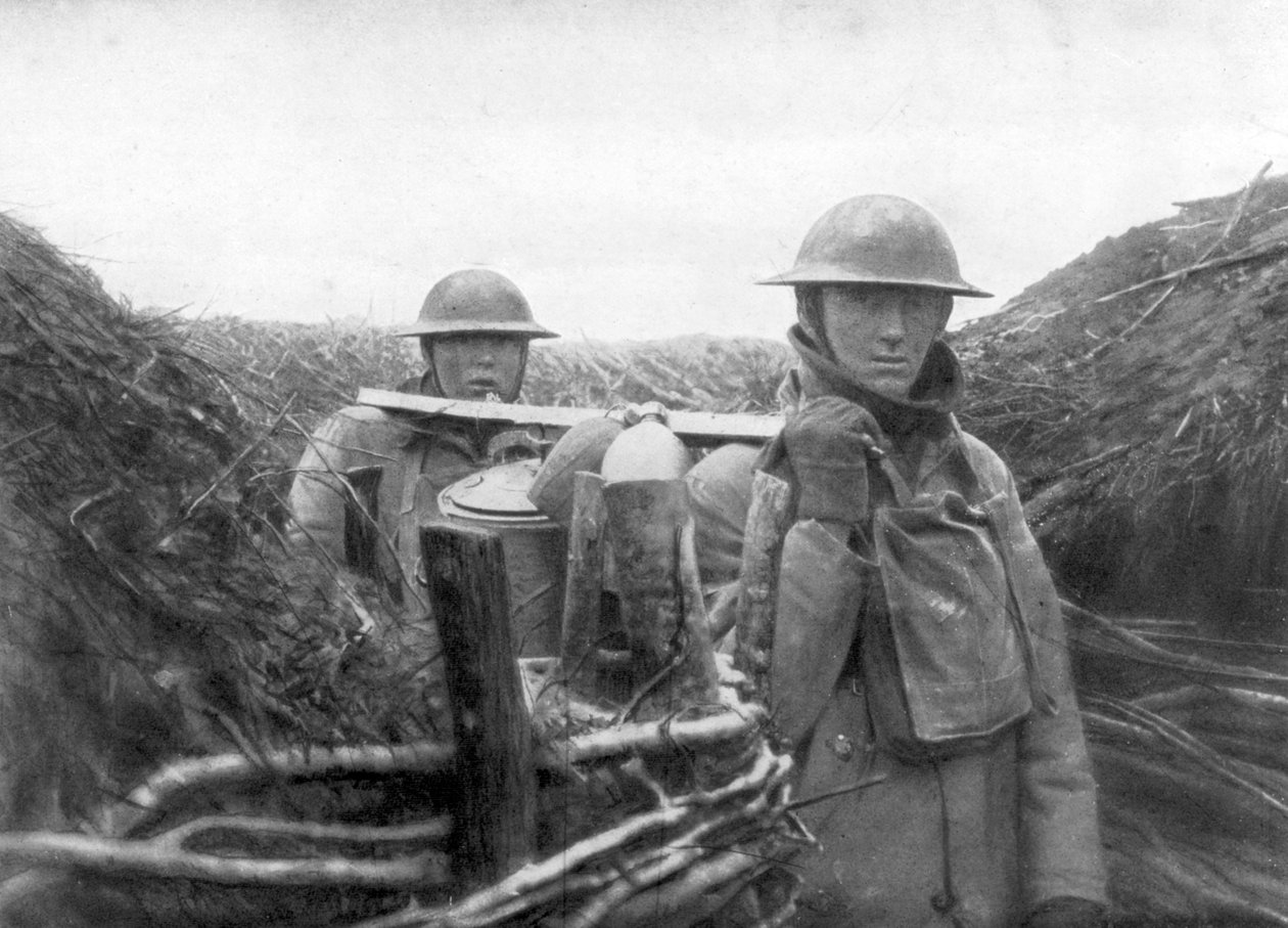 Tropas americanas en el frente entregando sopa a sus camaradas, 1917-1918 de Unbekannt