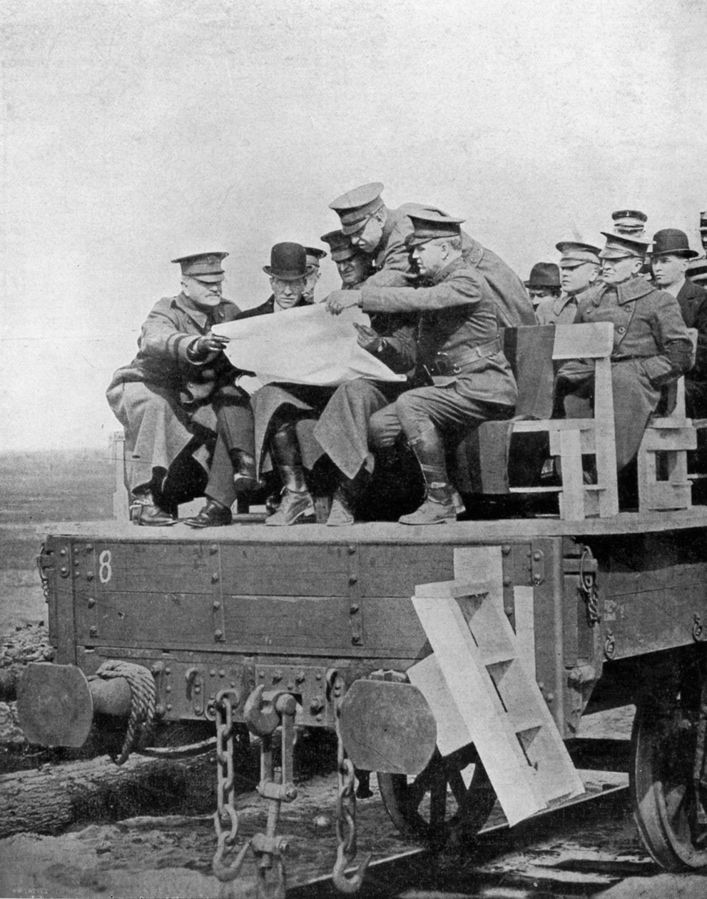 Una conferencia de servicio activo en el frente occidental, Primera Guerra Mundial, 1917, c1920 de Unbekannt