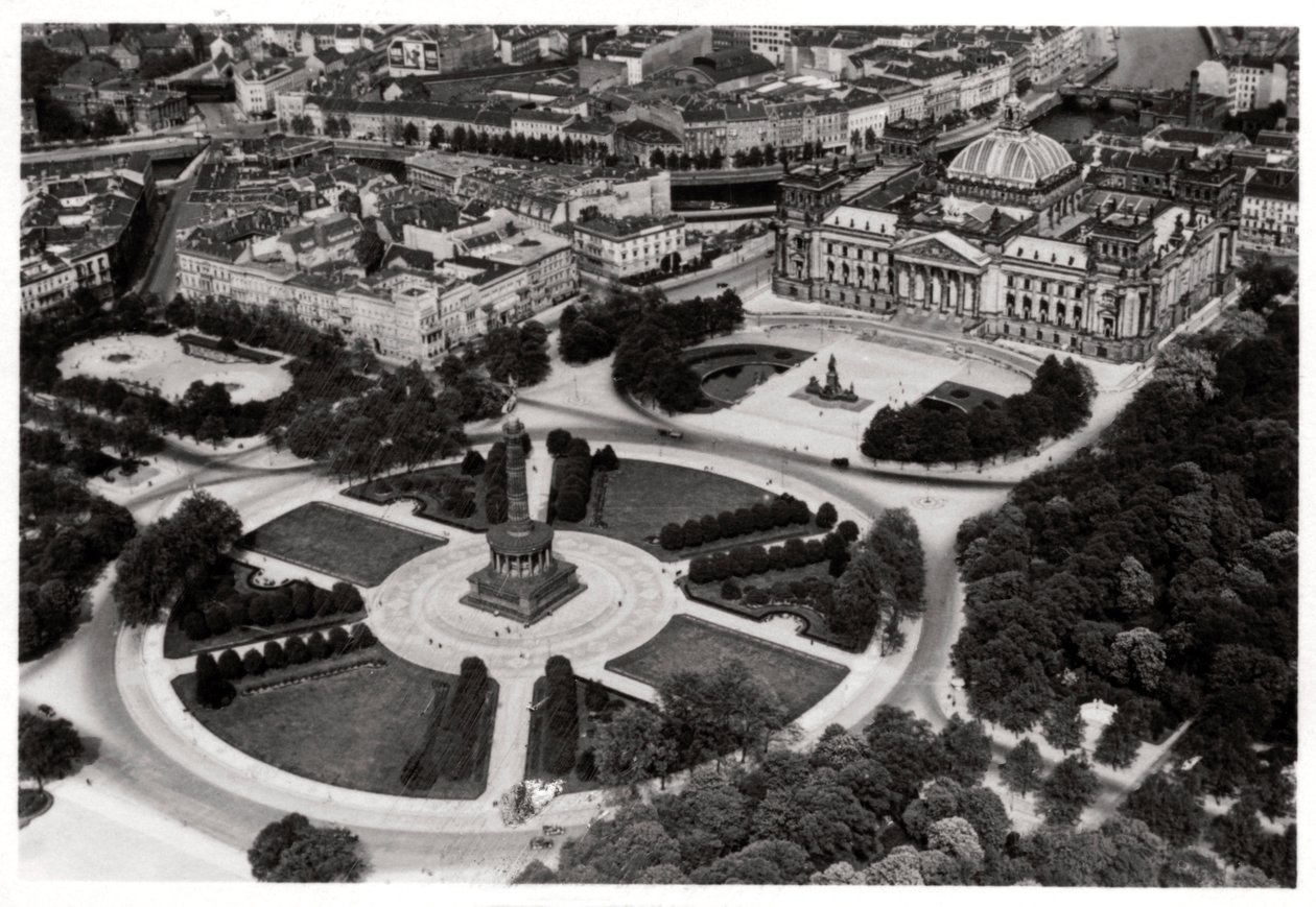 Vista aérea de la Königsplatz, Múnich, Alemania, desde un zepelín de Unbekannt