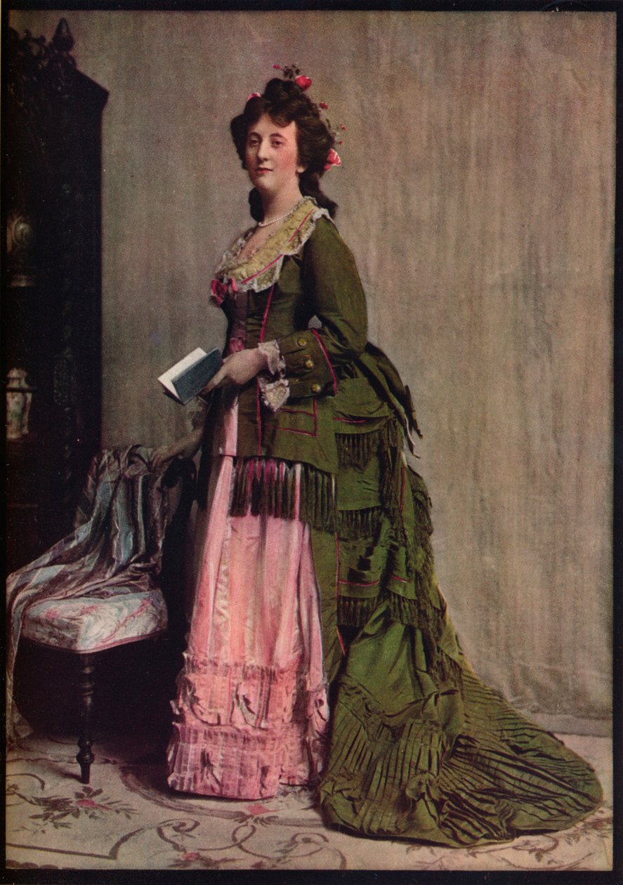 Un vestido de tarde de seda verde y rosa. Muy típico de las modas entre 1868 y 1878, c. 1913 de Unbekannt