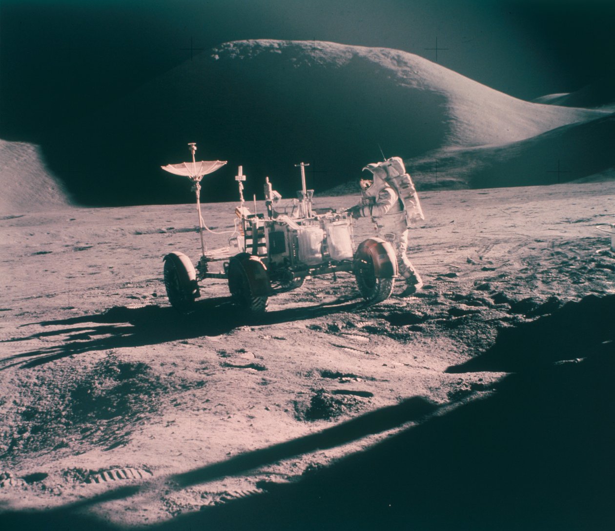 Astronauta del Apollo 15 James Irwin con el Lunar Rover, agosto 1971 de Unbekannt
