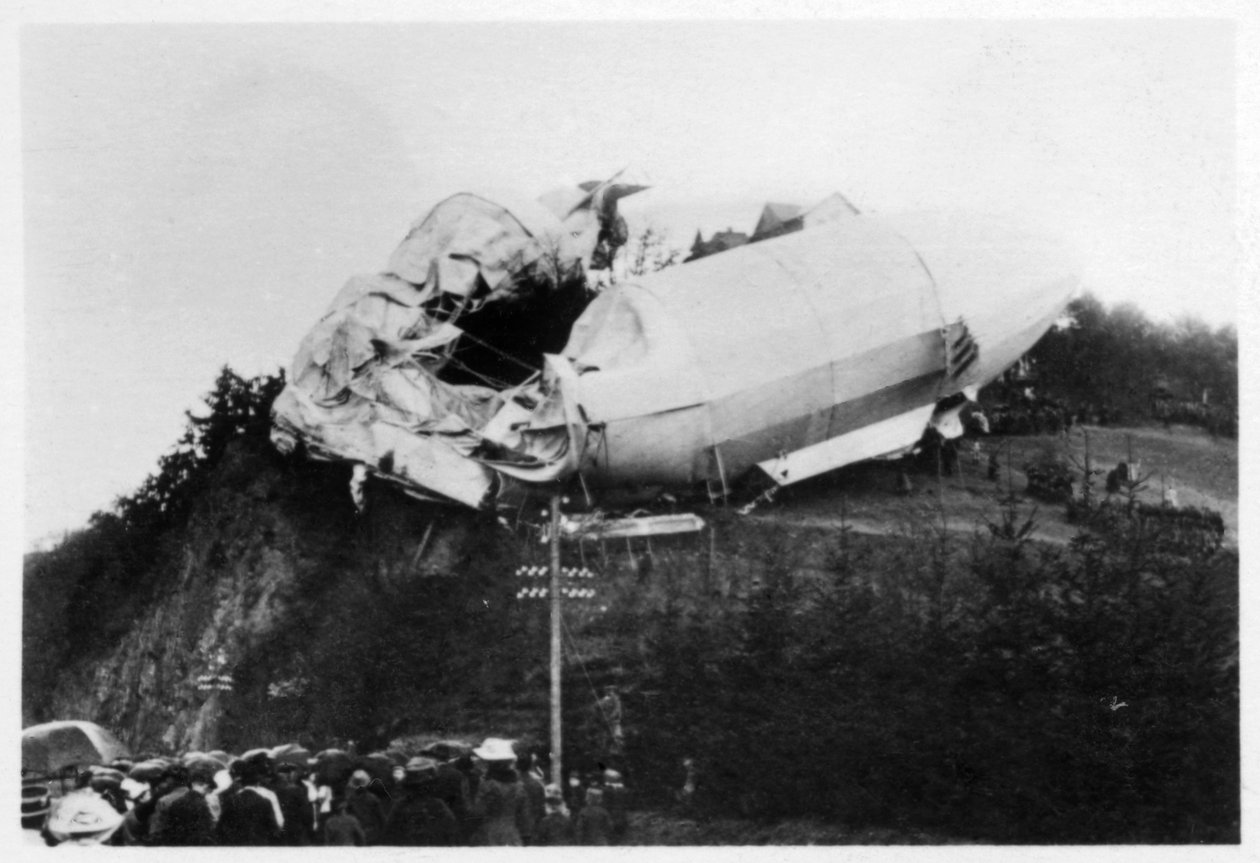 El Zeppelin del Ejército Z2 LZ5 varado cerca de Weilburg durante una tormenta, Alemania, 1910 1933 de Unbekannt