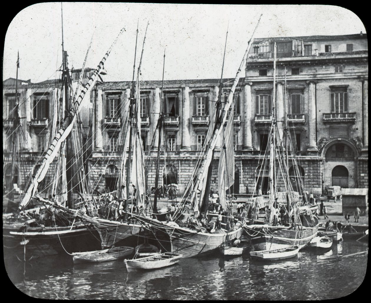 En el muelle, puerto de Messina, Sicilia, Italia, finales del siglo XIX o principios del XX de Unbekannt