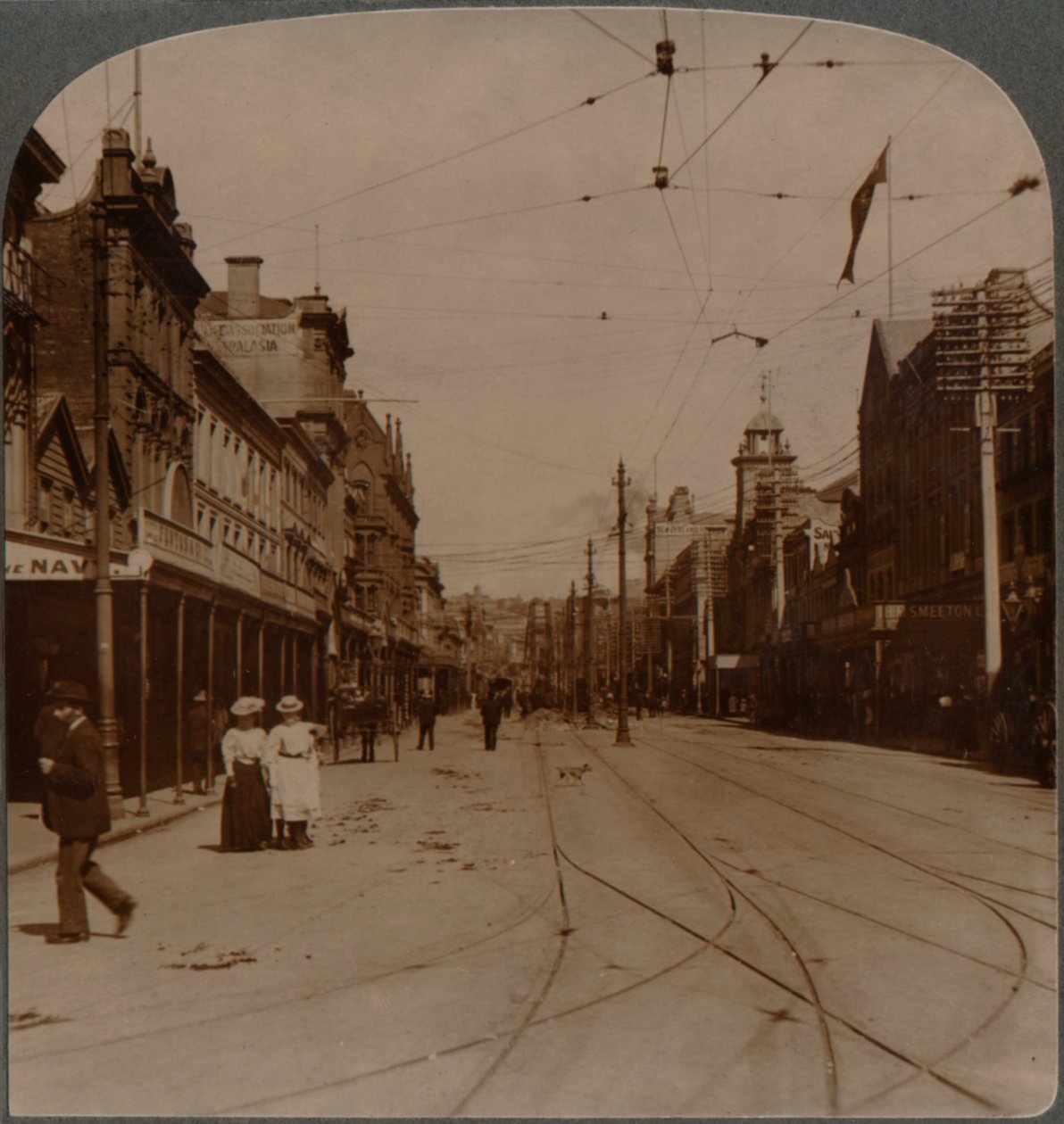 La principal calle comercial de Auckland, Queen St., mirando al sur, Nueva Zelanda, c1900 de Unbekannt