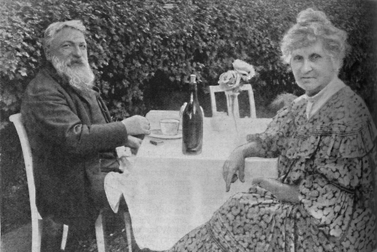 Auguste Rodin - Rodin y su esposa en su jardín en Meudon, c1925 de Unbekannt