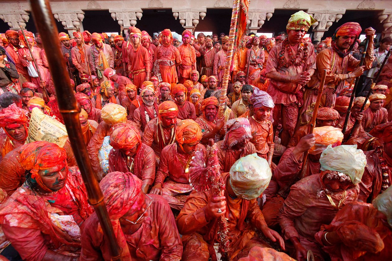 Aldeanos de Barsana celebrando Holi en Nandgaon, Nandgaon, India de Unbekannt