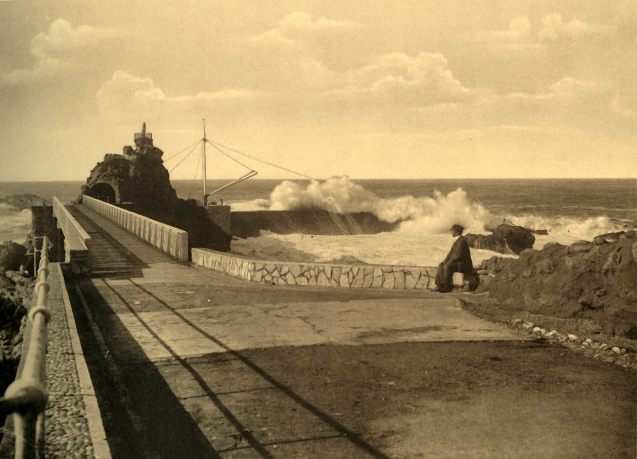 Biarritz - Au Rocher de la Vierge par gros temps, c1930 de Unbekannt