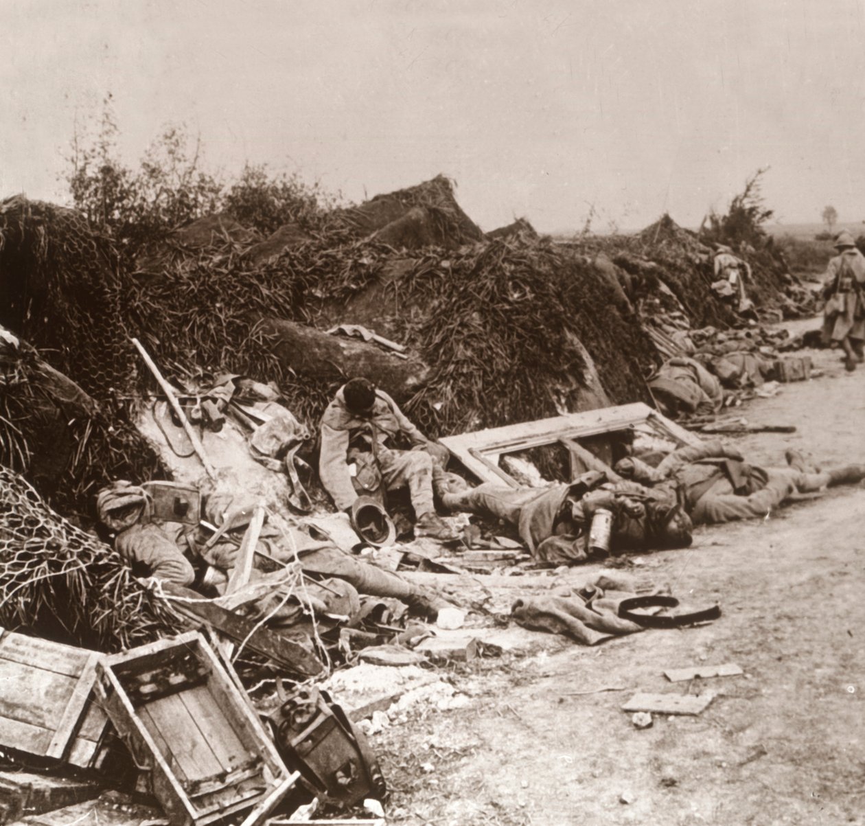 Cuerpos después de la toma de Courcelles, norte de Francia, junio 1918 de Unbekannt