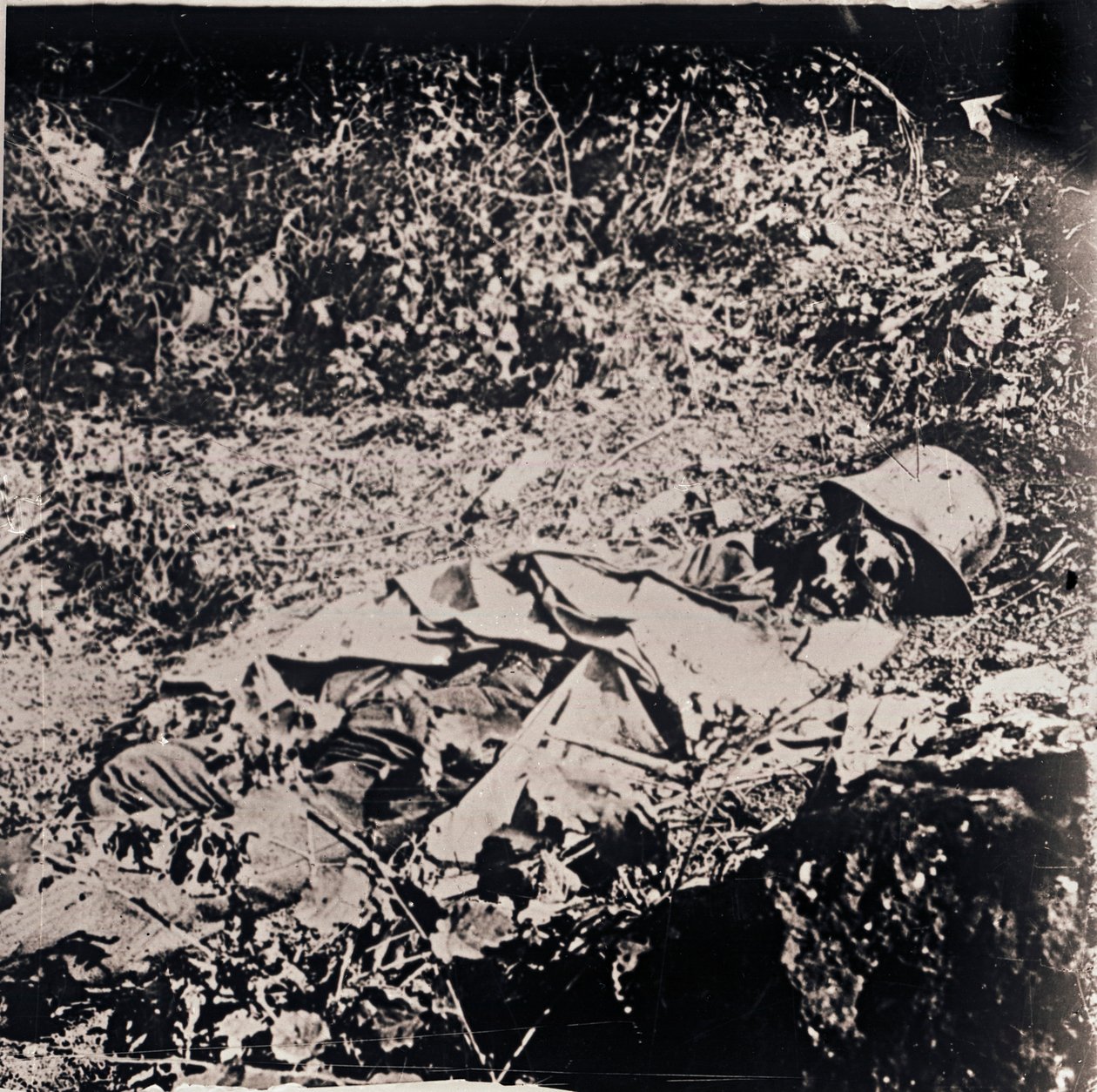Cuerpo de soldado alemán muerto, c1914-c1918 de Unbekannt