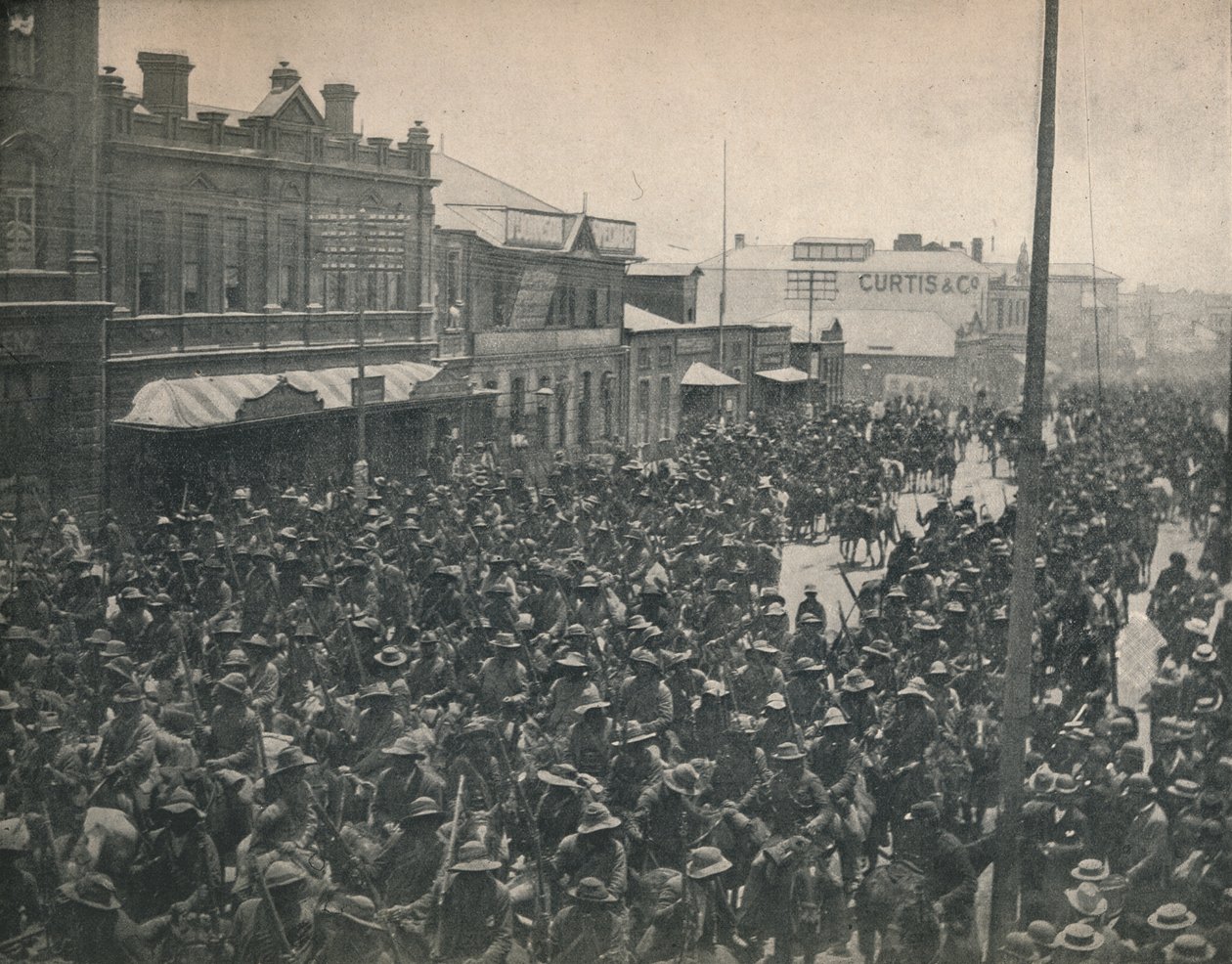 Comando Bóer pasando por Johannesburgo Segunda Guerra del Transvaal, c. 1900 de Unbekannt