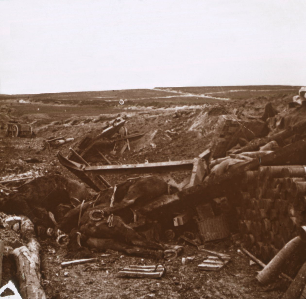 Batería bombardeada, Clery, Francia, c. 1914-c. 1918 de Unbekannt