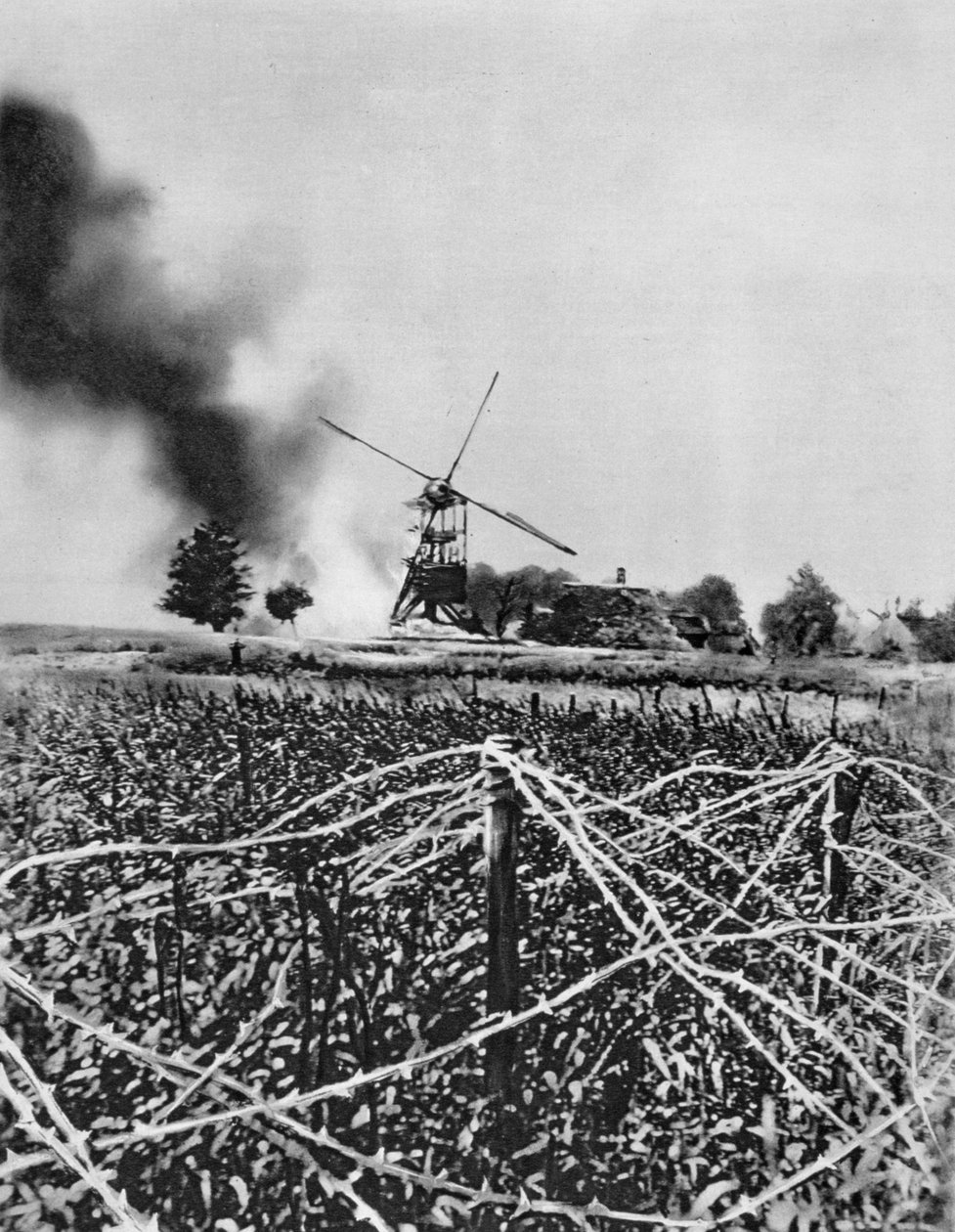 Bombardeo de un molino de viento con proyectiles incendiarios, Artois, Francia, Primera Guerra Mundial, 1915 de Unbekannt