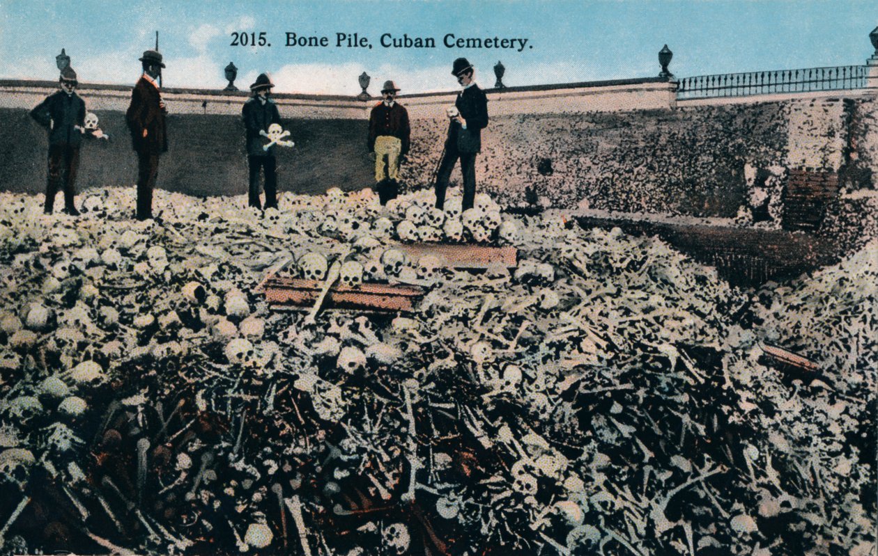 Montón de huesos, cementerio cubano, c1910 de Unbekannt