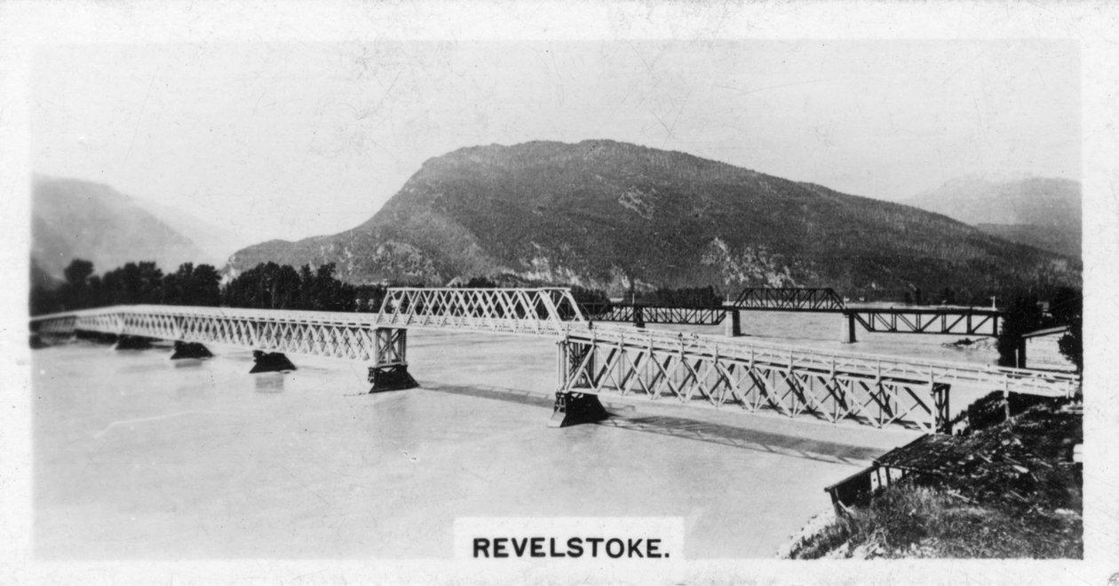 Puente sobre el río Columbia, Revelstoke, Columbia Británica, Canadá, c1920s de Unbekannt