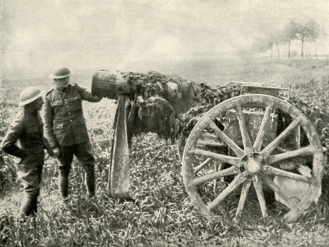 Arma Falsa Británica en el Campo para Atraer el Fuego de los Alemanes, 1919 de Unbekannt