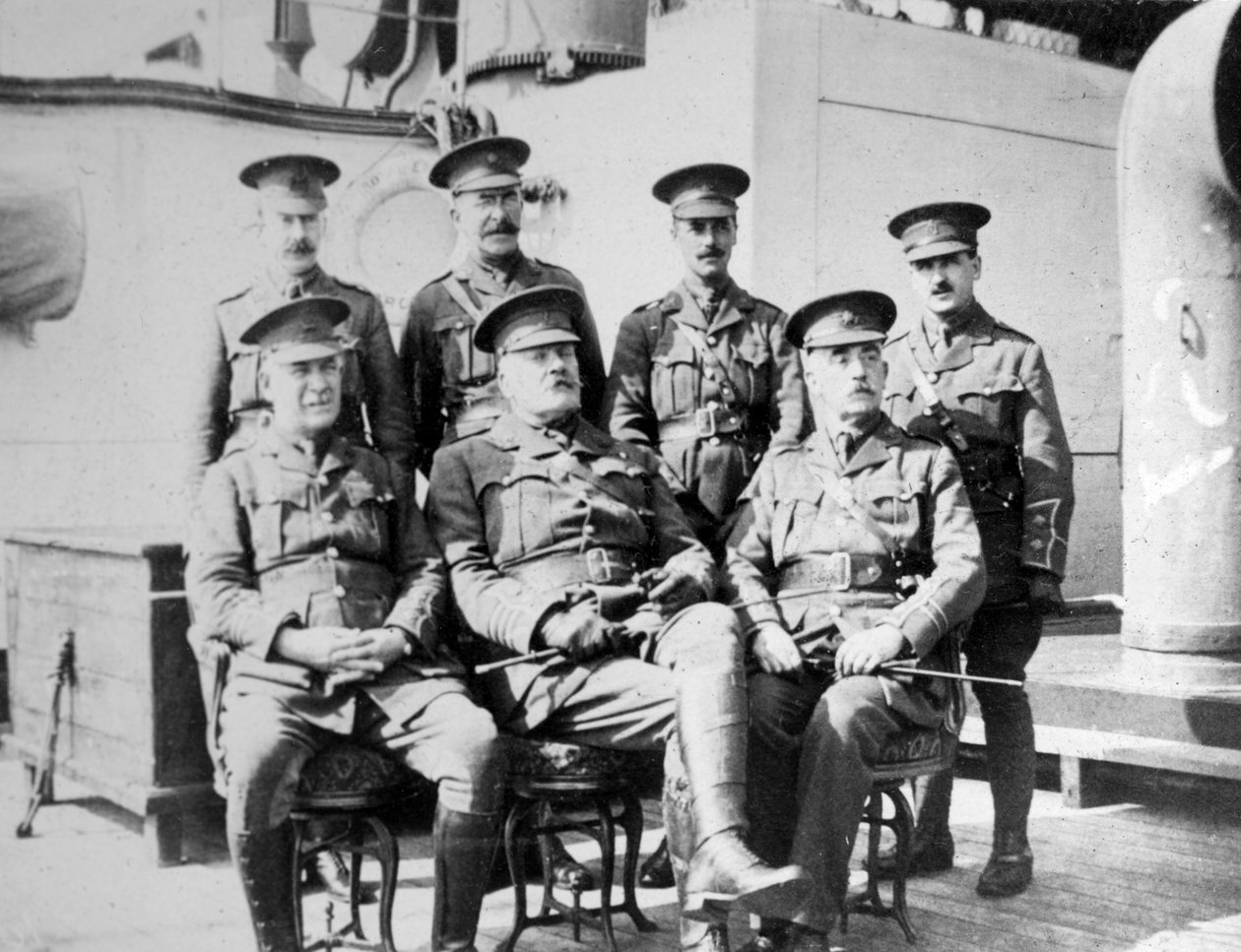 Oficiales británicos en el barco prisión Royal Edward anclado cerca de Southend, noviembre de 1914 de Unbekannt