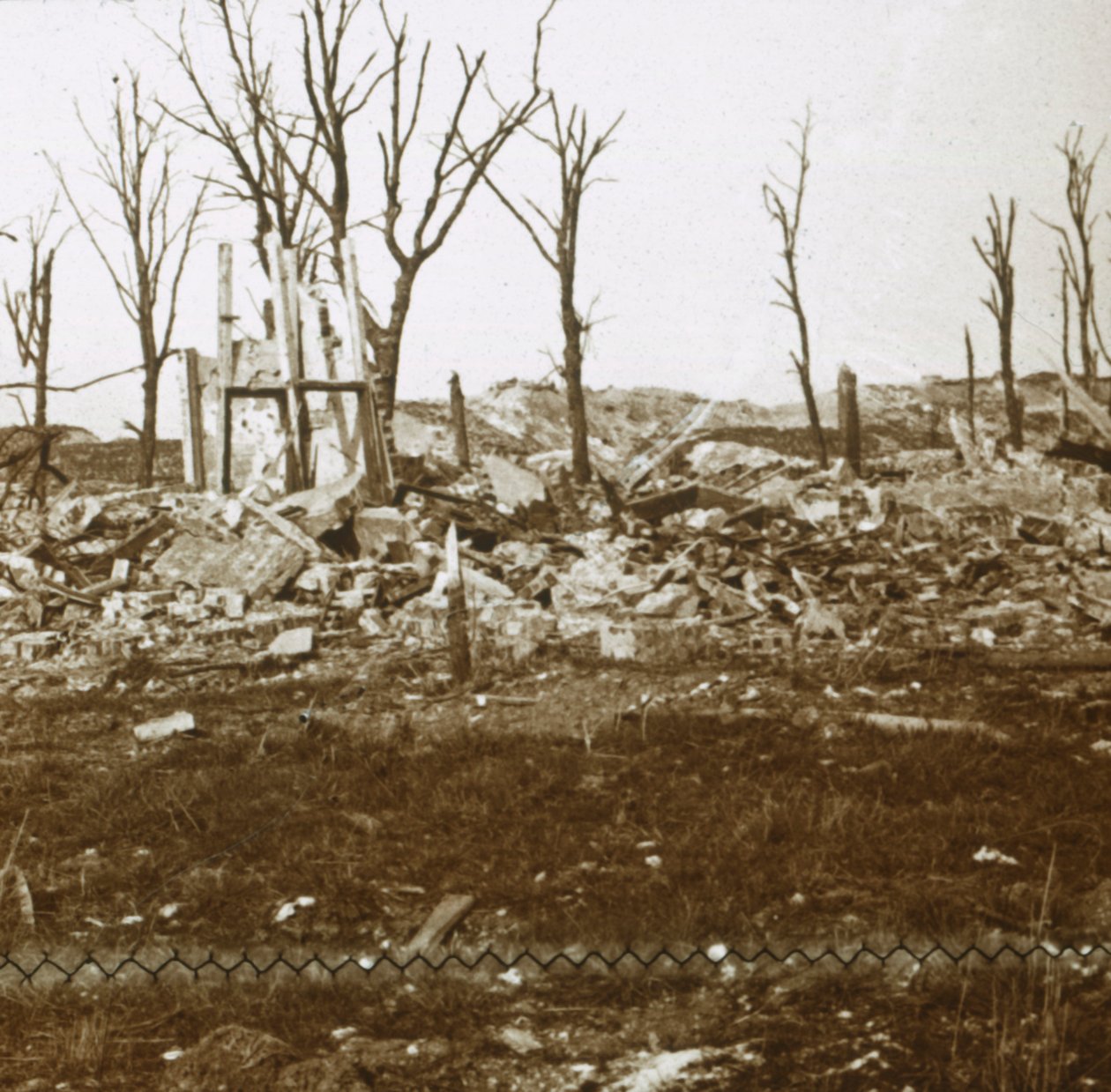 Por el Fuerte Tavannes, Verdun, norte de Francia, c1914-c1918 de Unbekannt