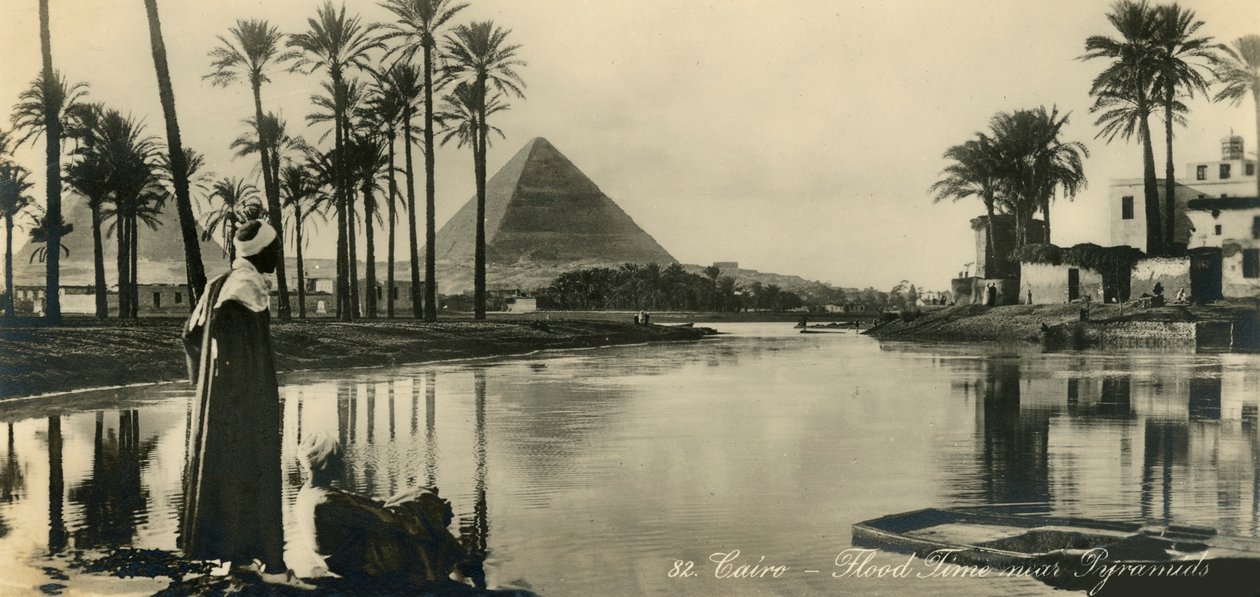 El Cairo - Tiempo de Inundación cerca de las Pirámides, c1918-c1939 de Unbekannt