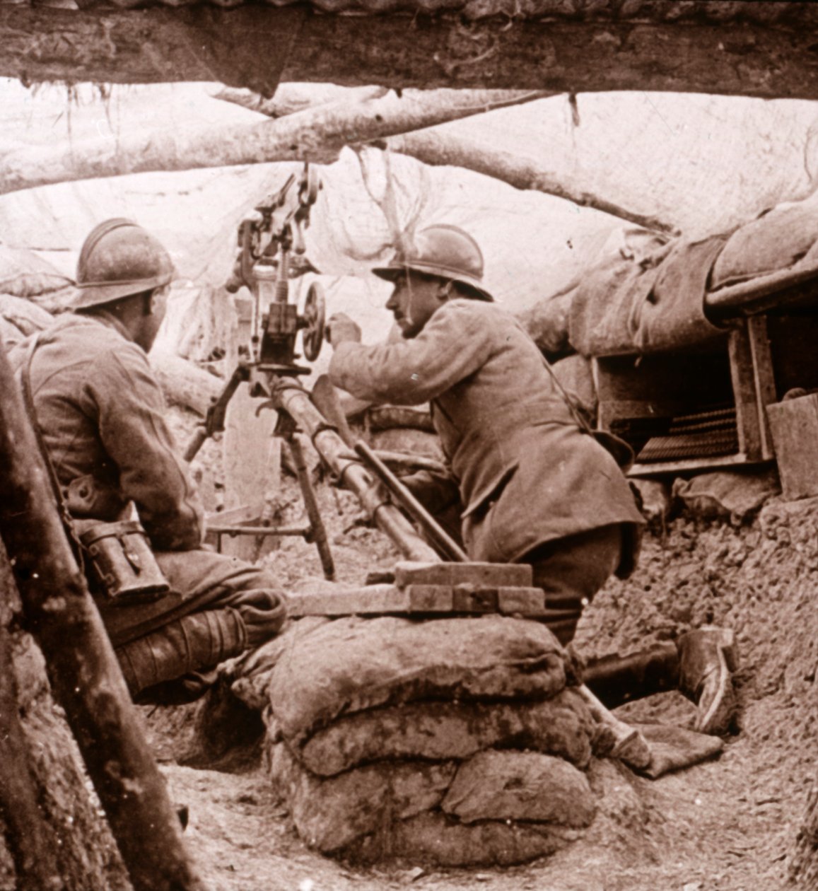 Ametralladora camuflada, c1914-c1918 de Unbekannt