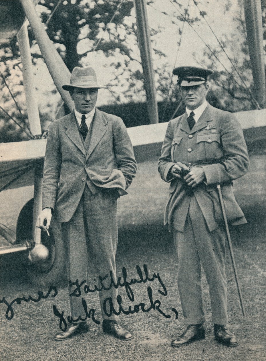 Capitán John Alcock y Teniente Arthur Whitten Brown, aviadores británicos, c1919 c1937 de Unbekannt