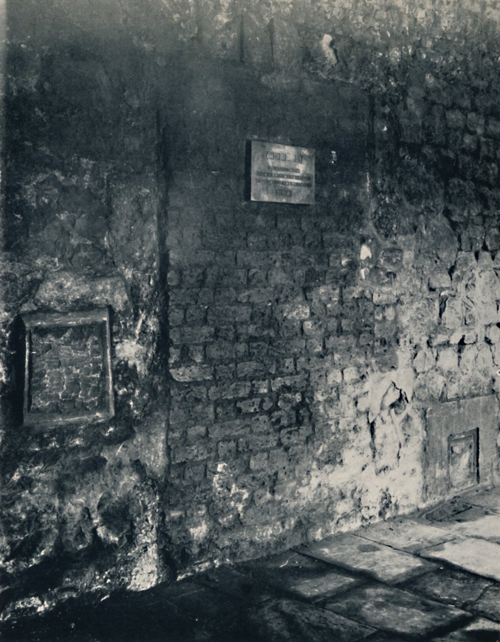 Cartuja. Puerta de comida y entrada de la celda de un monje, en el claustro, 1925 de Unbekannt